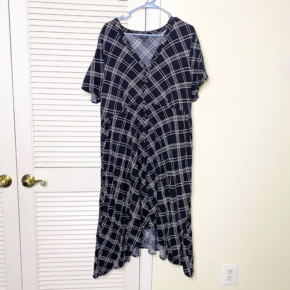 Torrid Asymmetrical Midi Dress Black White Size 2X Womens Elastic Waist